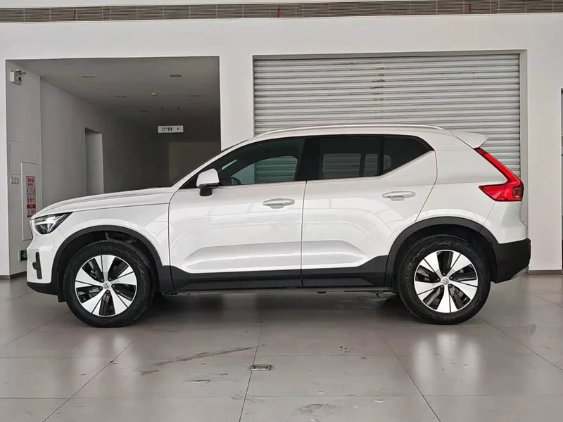 Volvo XC40 — фото 5
