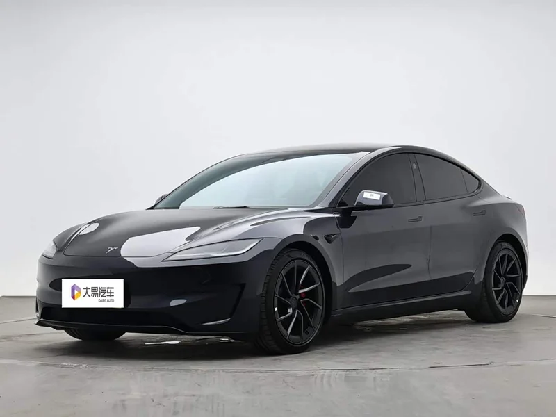 Tesla Model 3 — фото 1