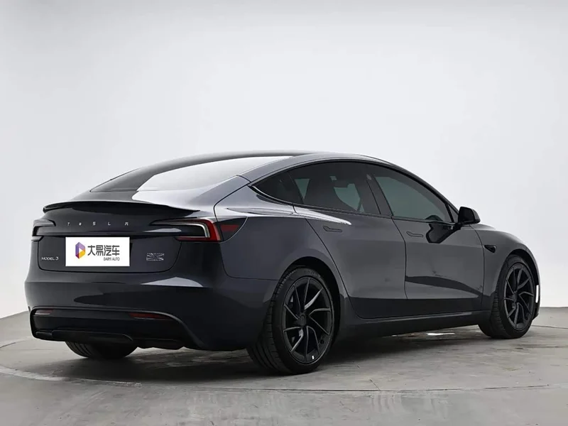 Tesla Model 3 — фото 3