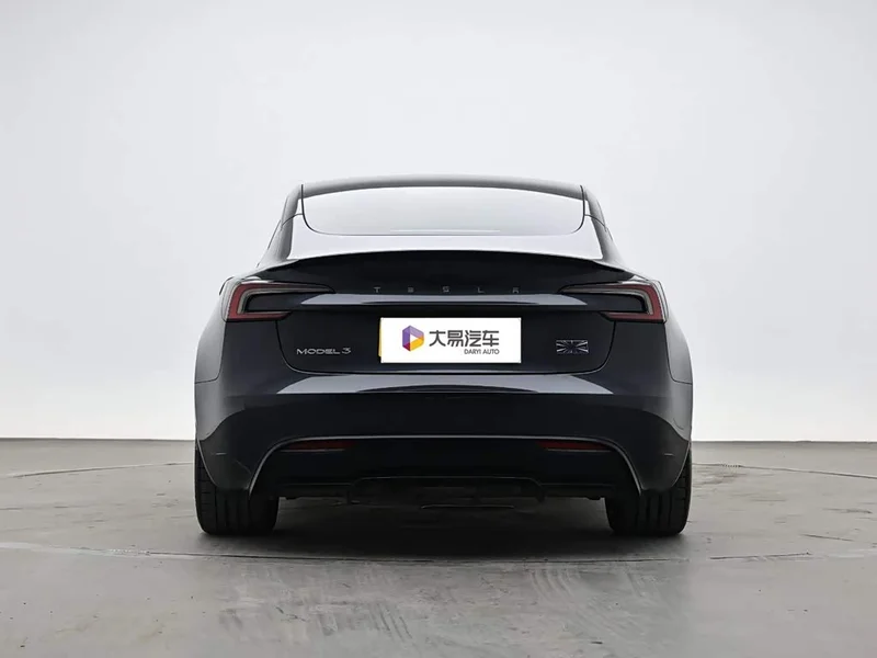 Tesla Model 3 — фото 4