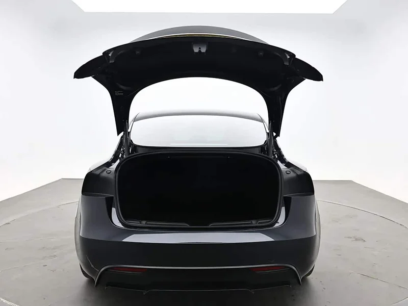 Tesla Model 3 — фото 9