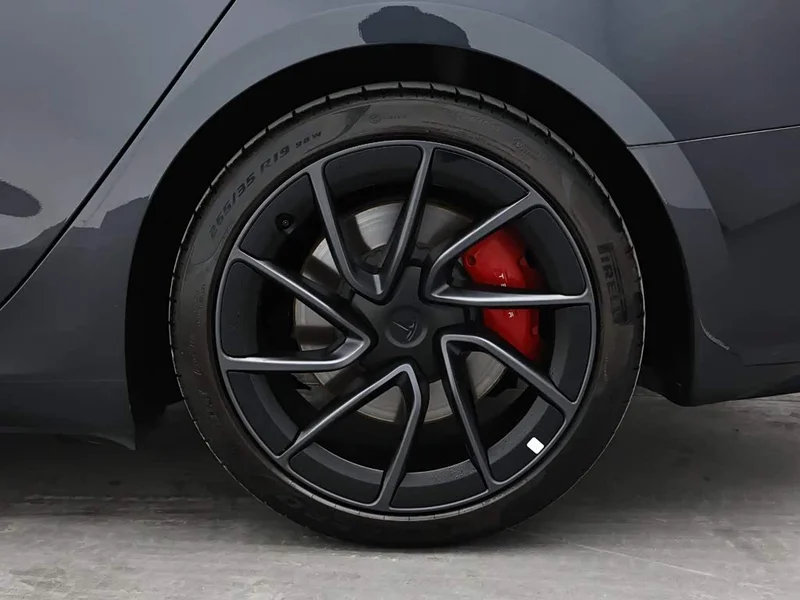 Tesla Model 3 — фото 10
