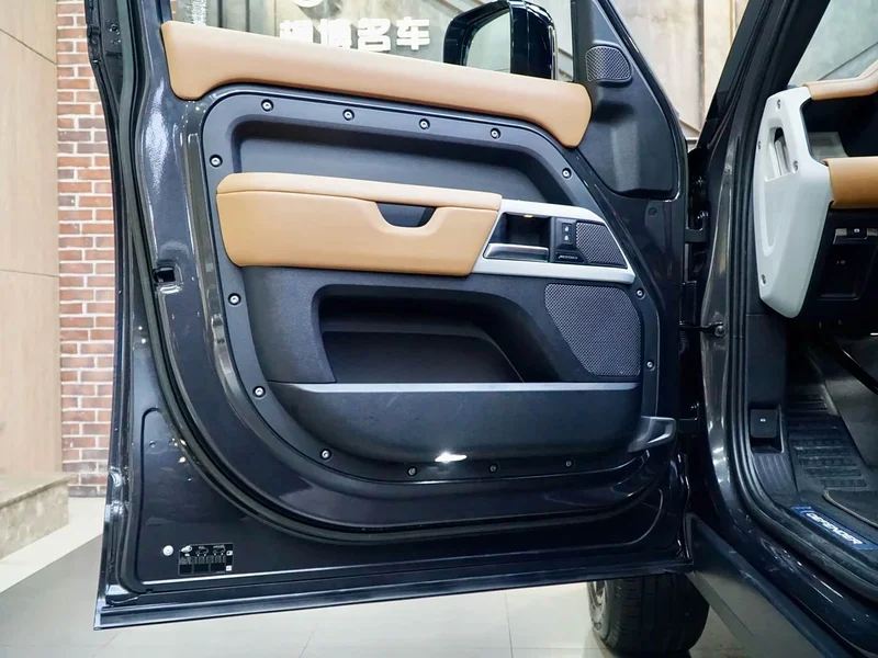 Land Rover Defender — фото 17