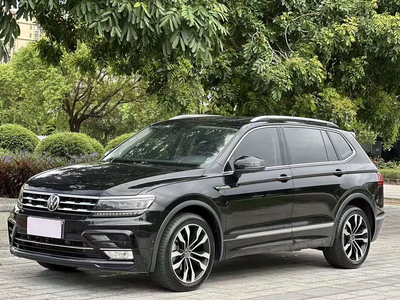 Volkswagen Tiguan L — фото 1