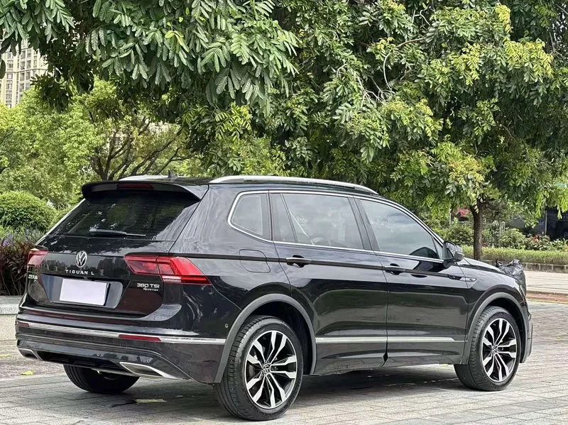 Volkswagen Tiguan L — фото 9