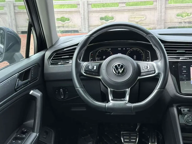 Volkswagen Tiguan L — фото 10