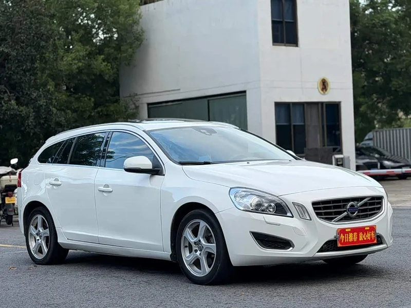 Volvo V60 — фото 1