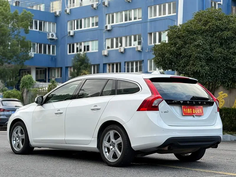 Volvo V60 — фото 4