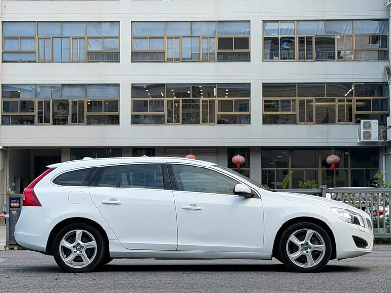 Volvo V60 — фото 7