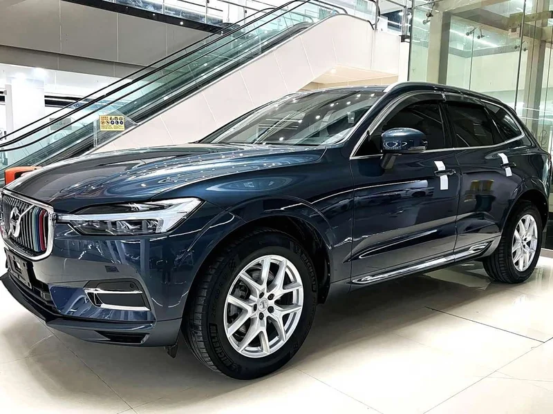 Volvo XC60 — фото 1