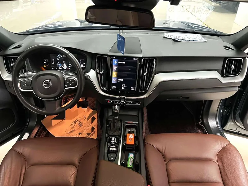 Volvo XC60 — фото 4