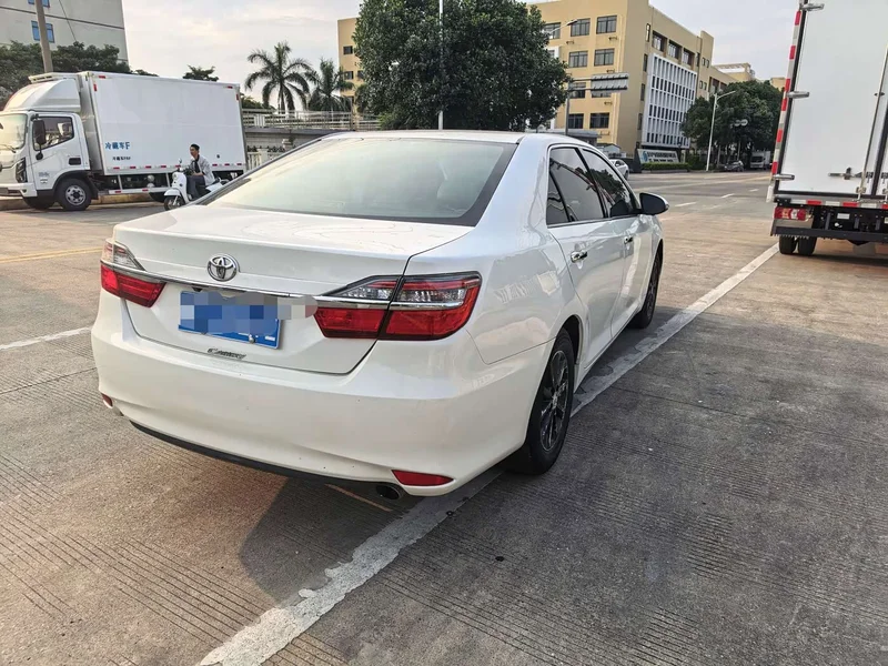 Toyota Camry — фото 11