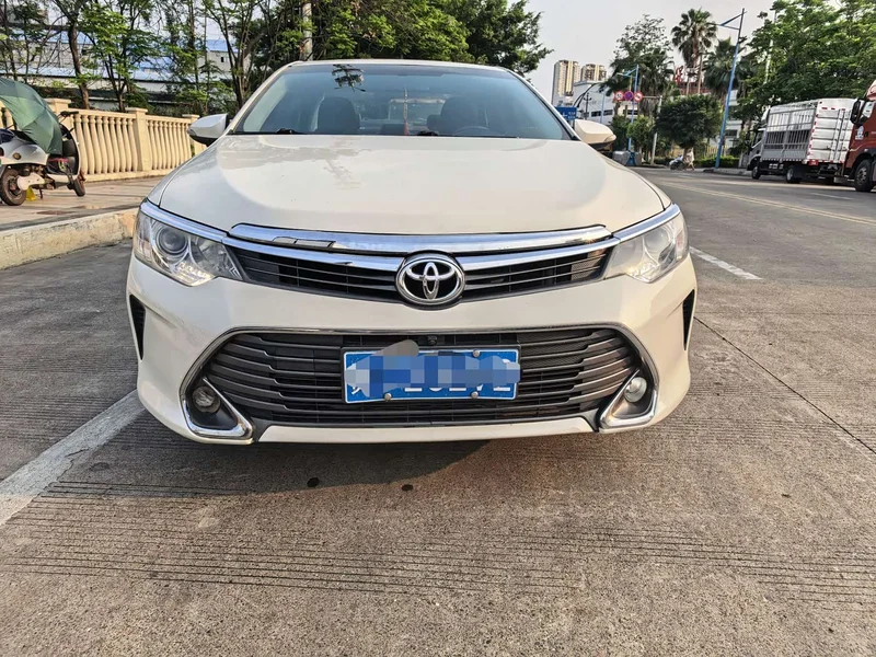 Toyota Camry — фото 2