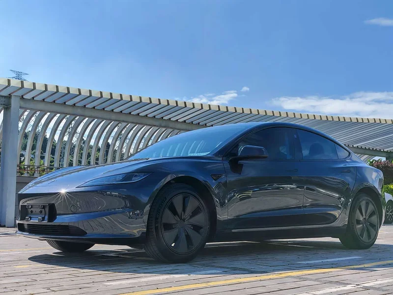 Tesla Model 3 — фото 1