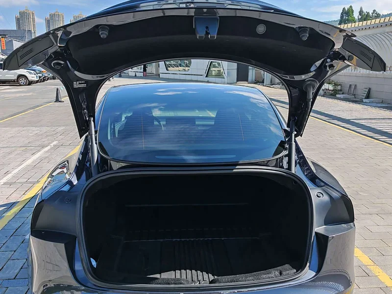 Tesla Model 3 — фото 13