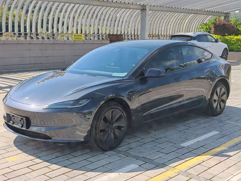 Tesla Model 3 — фото 2