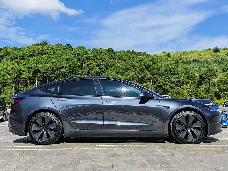 Tesla Model 3 — фото 7