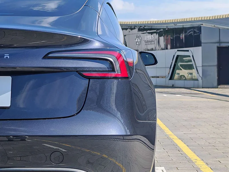 Tesla Model 3 — фото 10