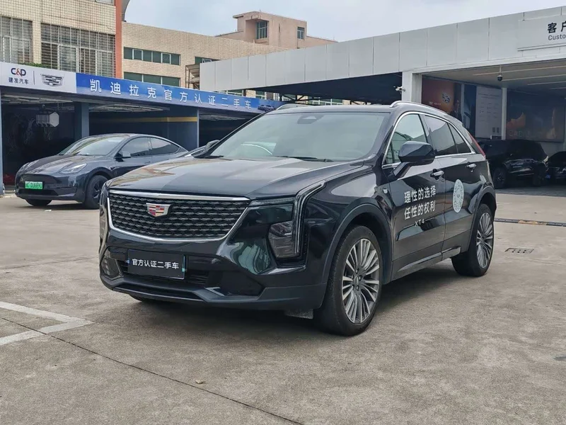 Cadillac XT4 — фото 1