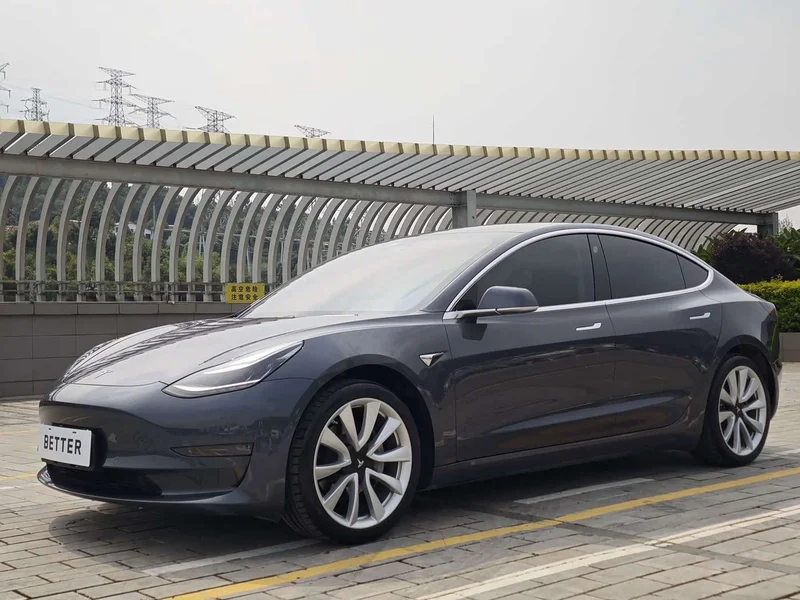 Tesla Model 3 — фото 1