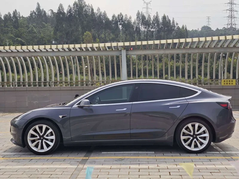 Tesla Model 3 — фото 11