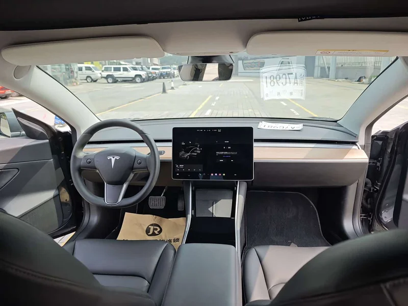 Tesla Model 3 — фото 15