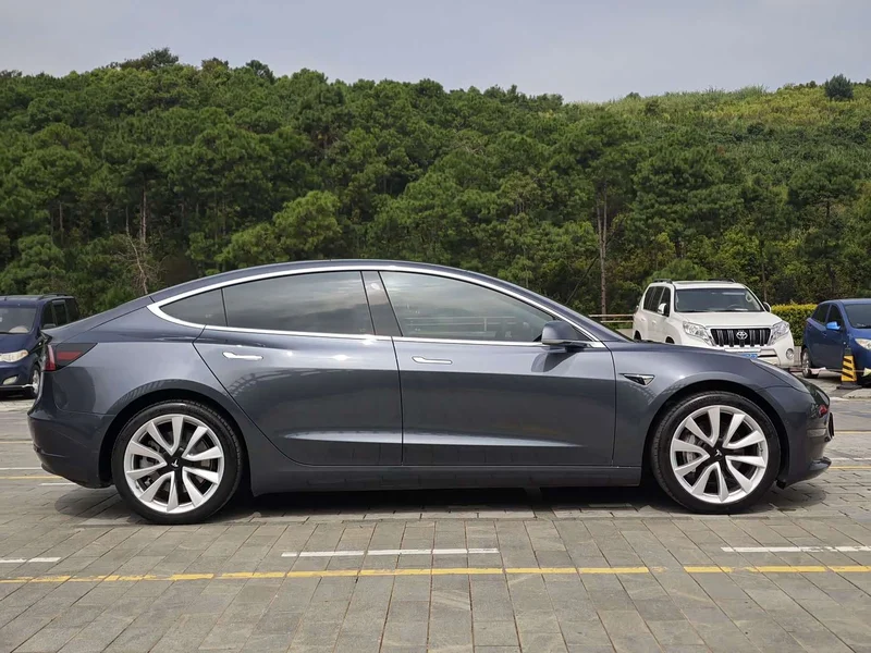 Tesla Model 3 — фото 6