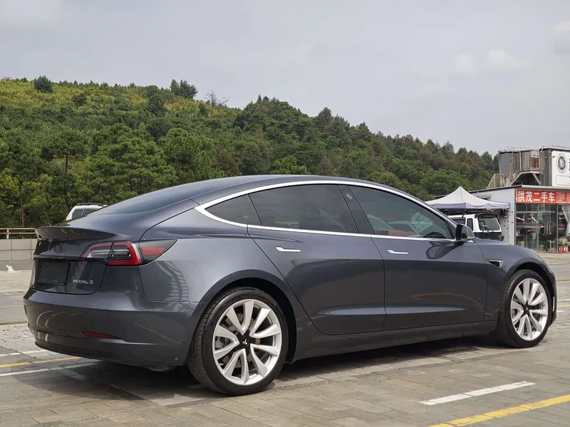 Tesla Model 3 — фото 7
