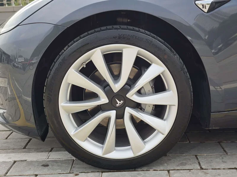 Tesla Model 3 — фото 10