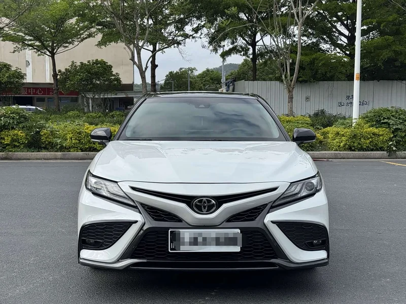 Toyota Camry — фото 2