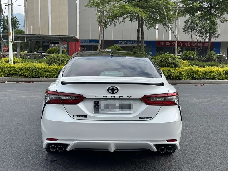 Toyota Camry — фото 4