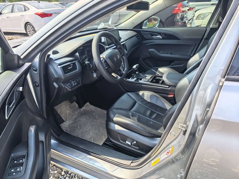 Hongqi H5 — фото 4