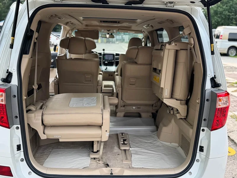 Toyota Alphard — фото 12