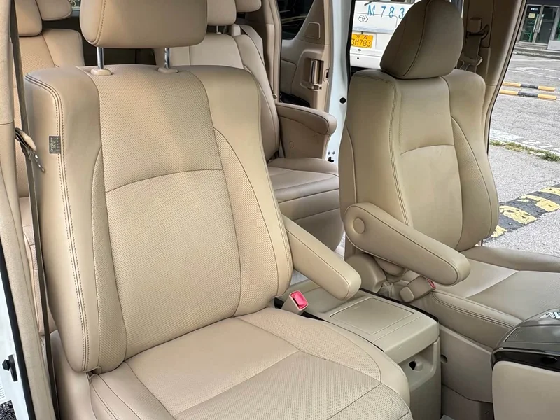 Toyota Alphard — фото 13