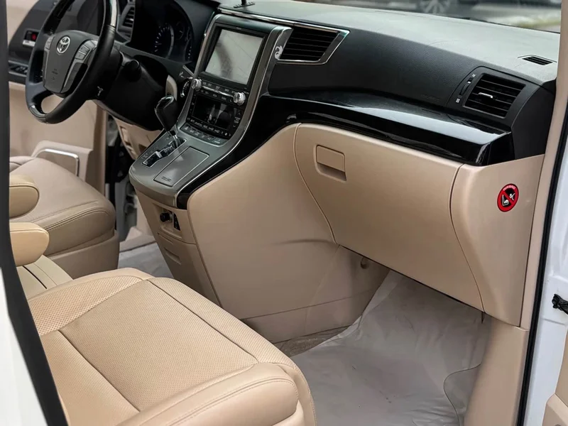 Toyota Alphard — фото 14