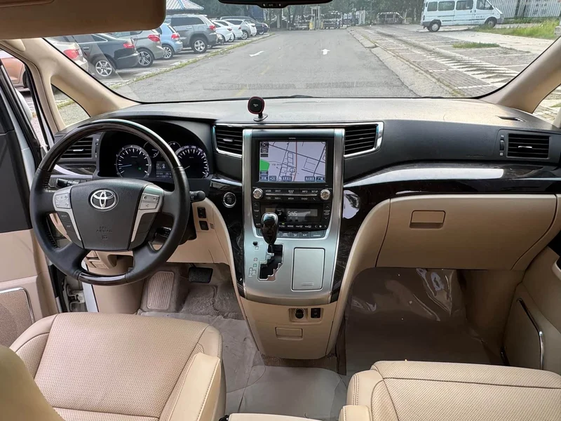 Toyota Alphard — фото 17