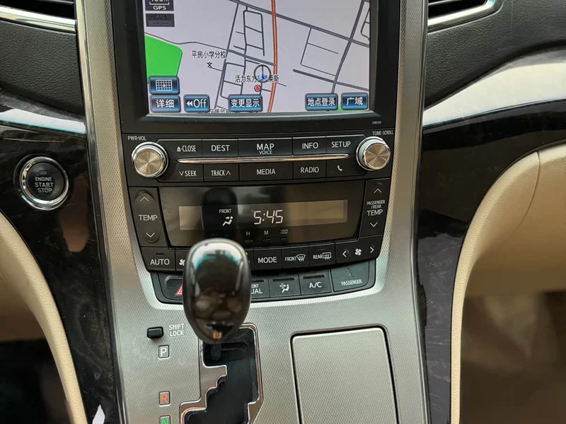 Toyota Alphard — фото 19