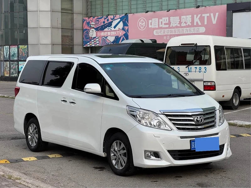 Toyota Alphard — фото 3