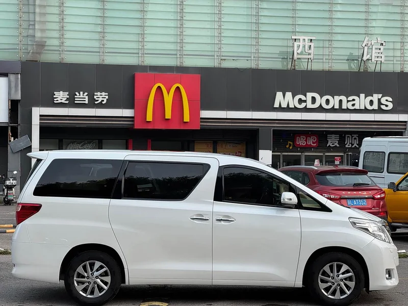 Toyota Alphard — фото 4