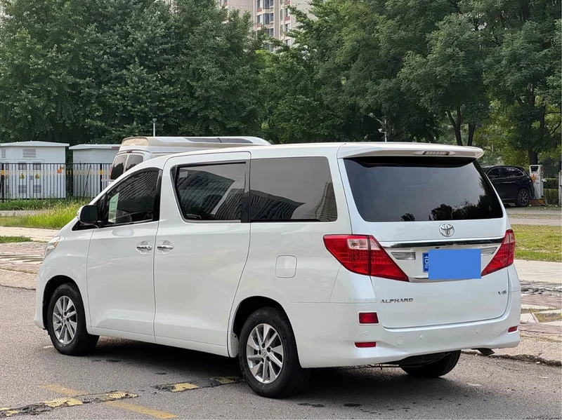 Toyota Alphard — фото 6
