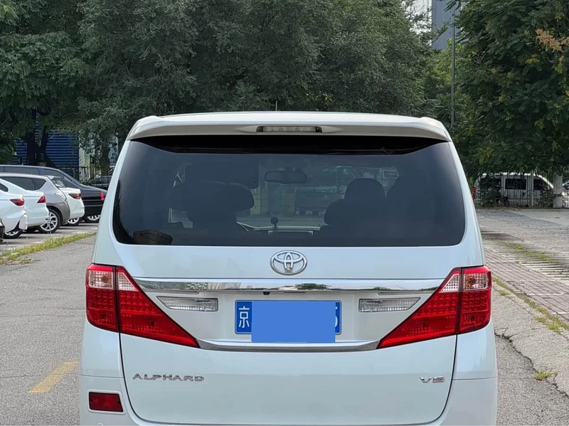 Toyota Alphard — фото 7