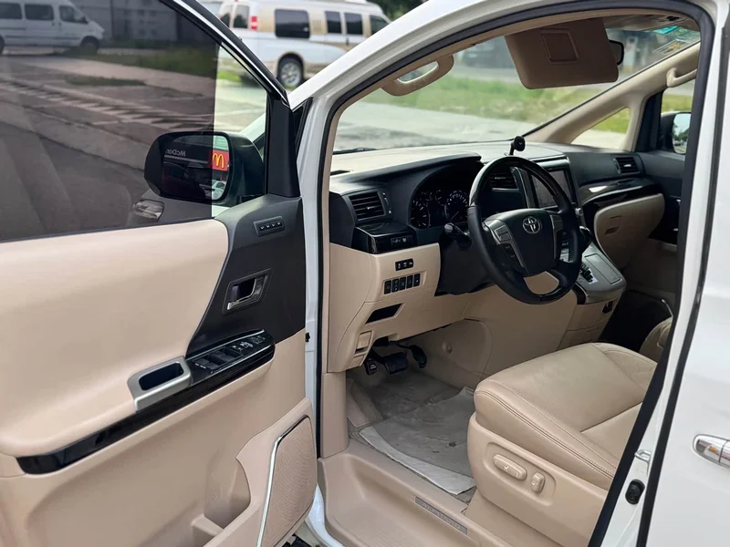 Toyota Alphard — фото 9
