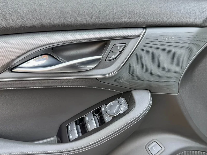 Cadillac CT5 — фото 11
