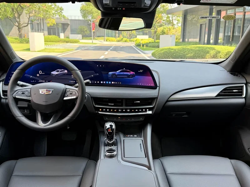 Cadillac CT5 — фото 19