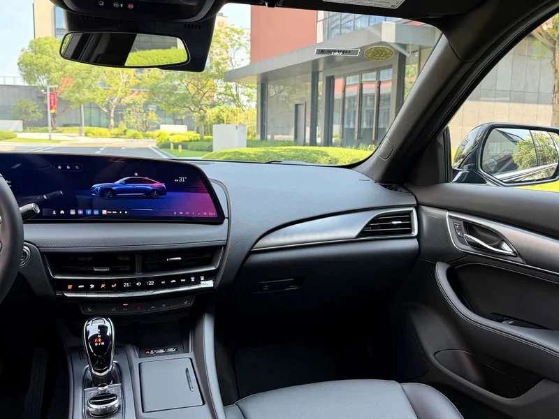 Cadillac CT5 — фото 21