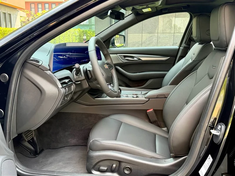 Cadillac CT5 — фото 9