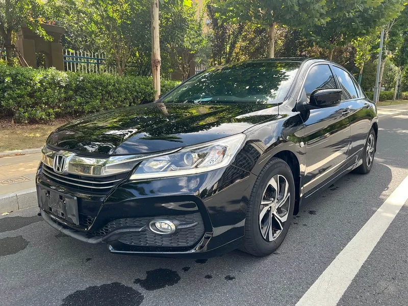 Honda Accord — фото 1