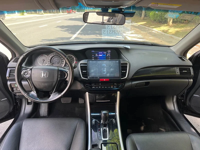 Honda Accord — фото 12
