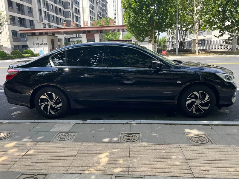 Honda Accord — фото 4