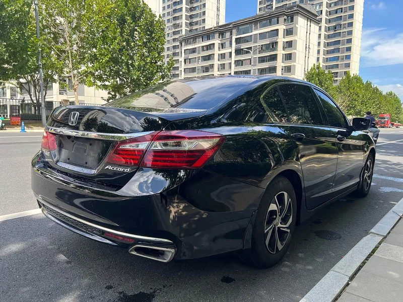 Honda Accord — фото 5